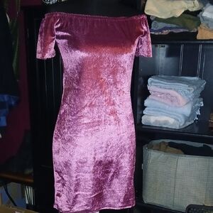 Elegant Off-Shoulder Velvet Mini Dress